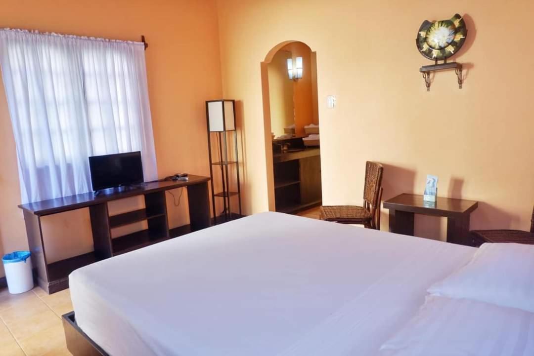 Puesta Del Sol Beach Bungalows And Restobar Mambajao Zewnętrze zdjęcie