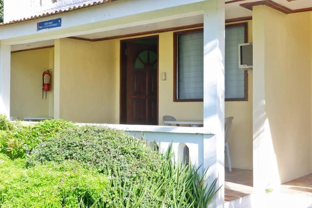 Puesta Del Sol Beach Bungalows And Restobar Mambajao Zewnętrze zdjęcie